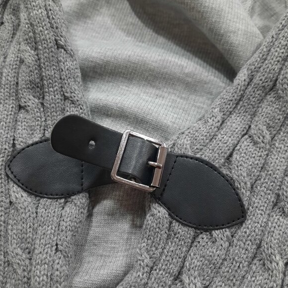 Cable knit buckle front sweater - Picture 6 of 10